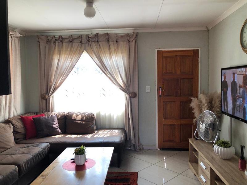 3 Bedroom Property for Sale in Rosslyn Gauteng