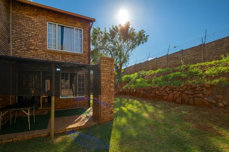 2 Bedroom Property for Sale in Faerie Glen Gauteng