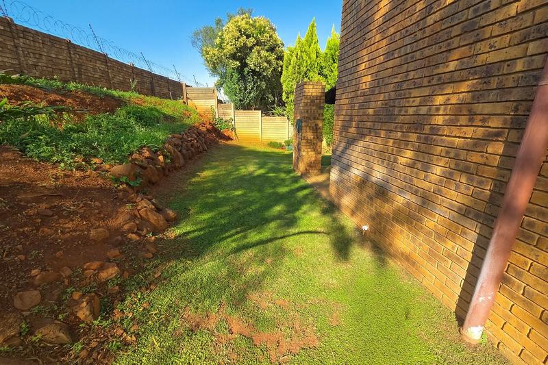 2 Bedroom Property for Sale in Faerie Glen Gauteng