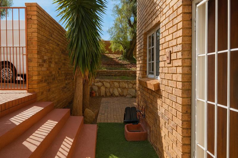 2 Bedroom Property for Sale in Faerie Glen Gauteng