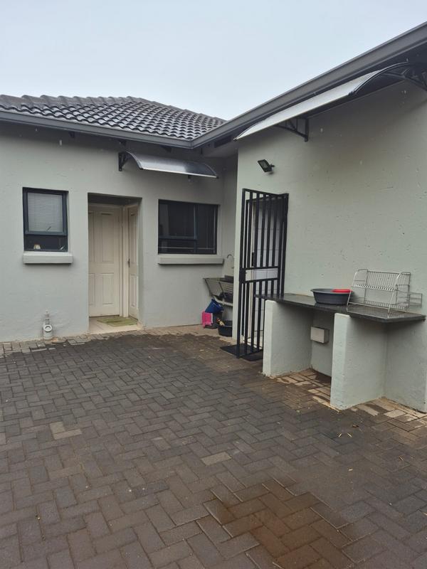 To Let 4 Bedroom Property for Rent in Raslouw Gauteng