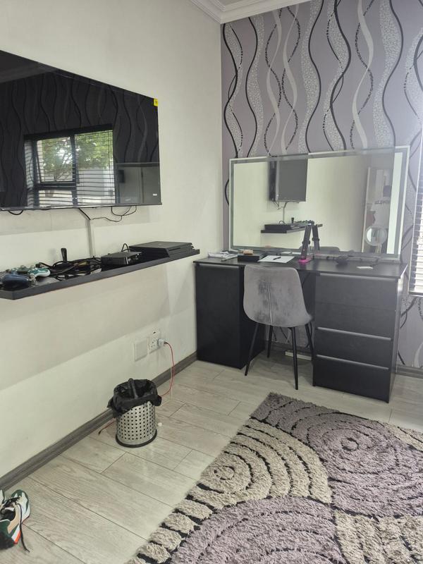 To Let 4 Bedroom Property for Rent in Raslouw Gauteng