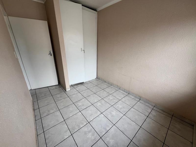 To Let 2 Bedroom Property for Rent in Greenhills Gauteng