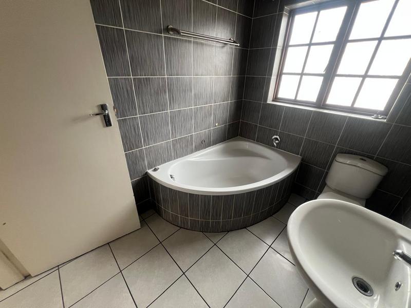 To Let 2 Bedroom Property for Rent in Greenhills Gauteng