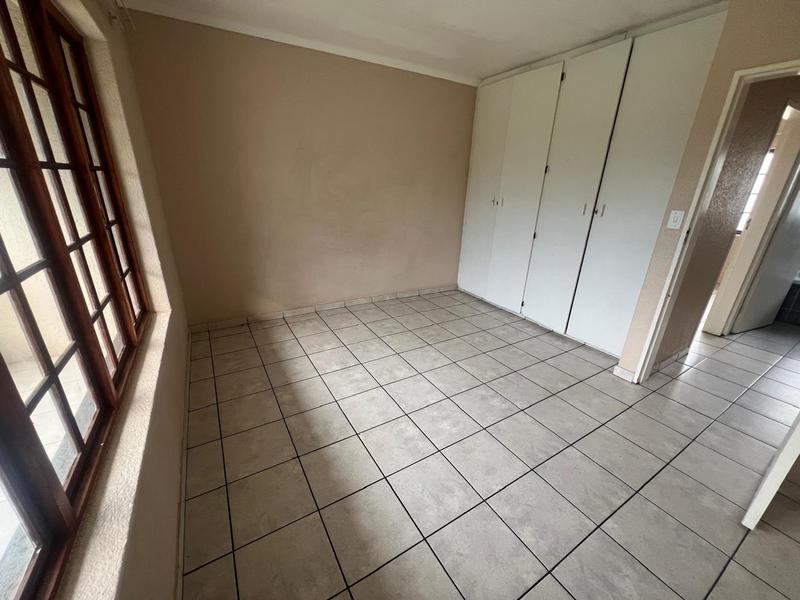 To Let 2 Bedroom Property for Rent in Greenhills Gauteng