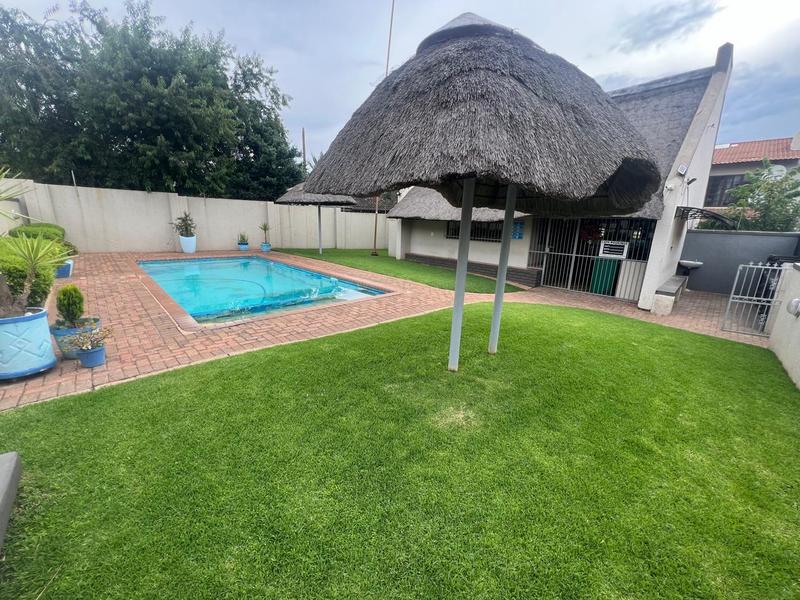 To Let 2 Bedroom Property for Rent in Greenhills Gauteng