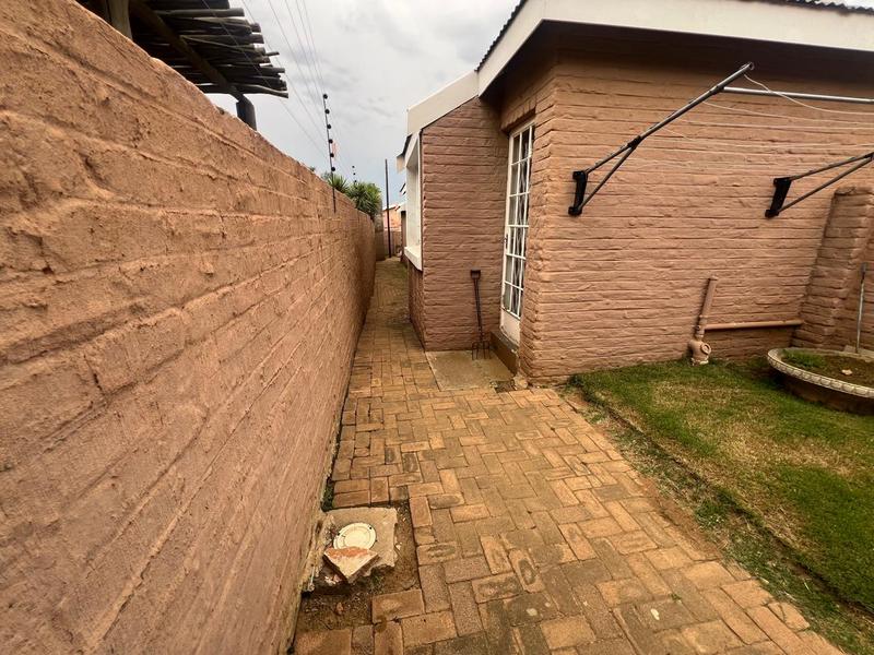 3 Bedroom Property for Sale in Greenhills Gauteng