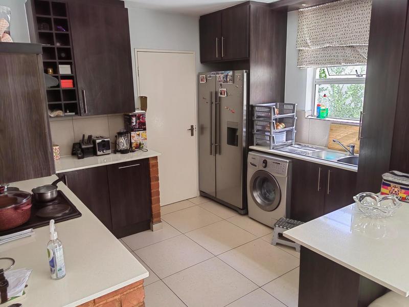 To Let 3 Bedroom Property for Rent in Broadacres Gauteng