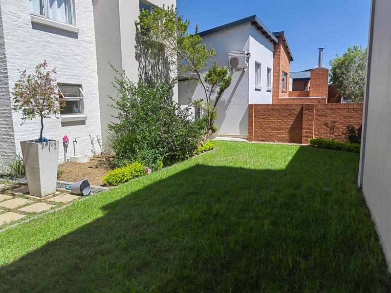 To Let 3 Bedroom Property for Rent in Broadacres Gauteng