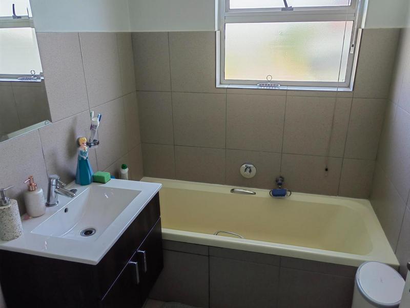 To Let 3 Bedroom Property for Rent in Broadacres Gauteng