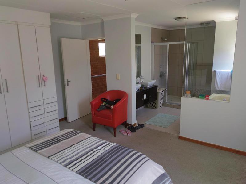 To Let 3 Bedroom Property for Rent in Broadacres Gauteng