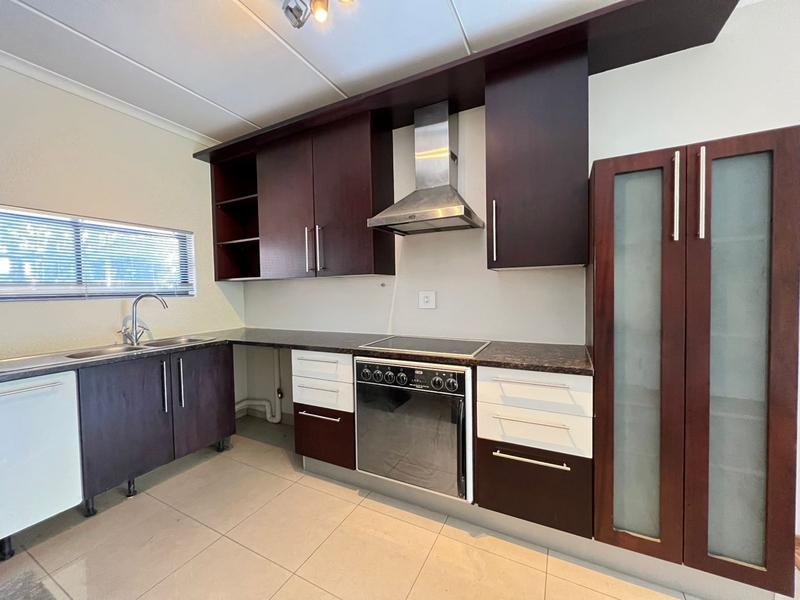 2 Bedroom Property for Sale in Atholl Gauteng