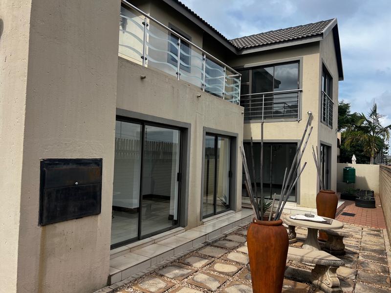 4 Bedroom Property for Sale in Midfield Estate Gauteng
