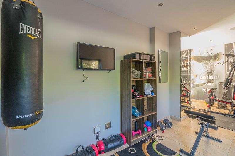 To Let 6 Bedroom Property for Rent in Midstream Ridge Gauteng