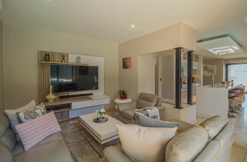 To Let 6 Bedroom Property for Rent in Midstream Ridge Gauteng