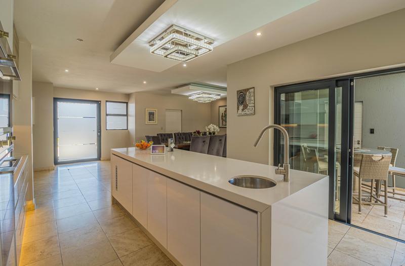 To Let 6 Bedroom Property for Rent in Midstream Ridge Gauteng