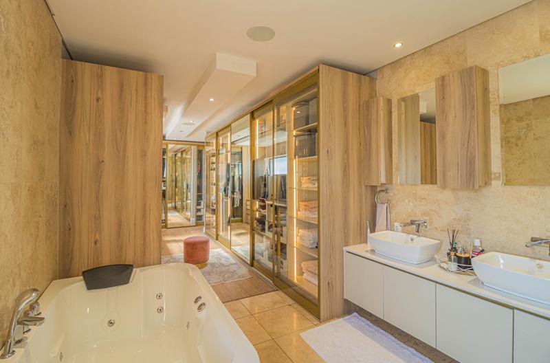 To Let 6 Bedroom Property for Rent in Midstream Ridge Gauteng