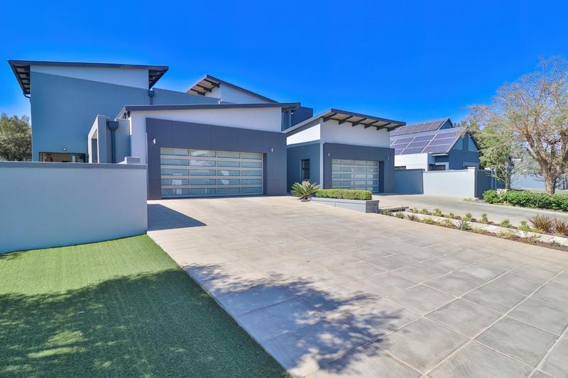 To Let 6 Bedroom Property for Rent in Midstream Ridge Gauteng