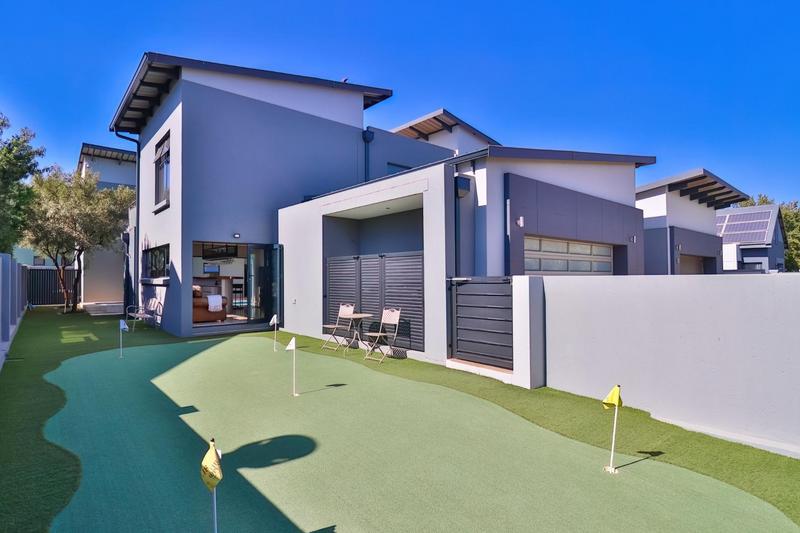 To Let 6 Bedroom Property for Rent in Midstream Ridge Gauteng