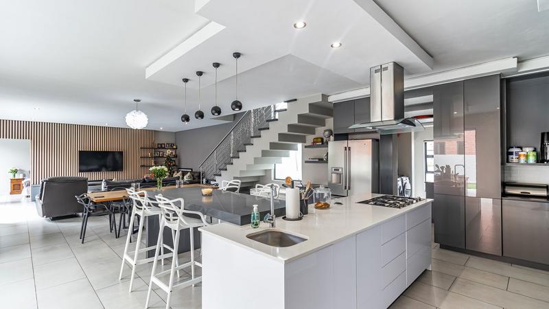 5 Bedroom Property for Sale in Midstream Ridge Gauteng