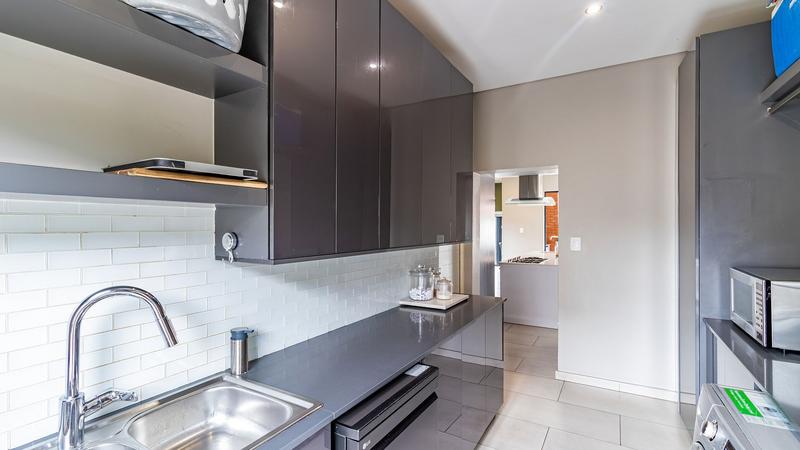 5 Bedroom Property for Sale in Midstream Ridge Gauteng