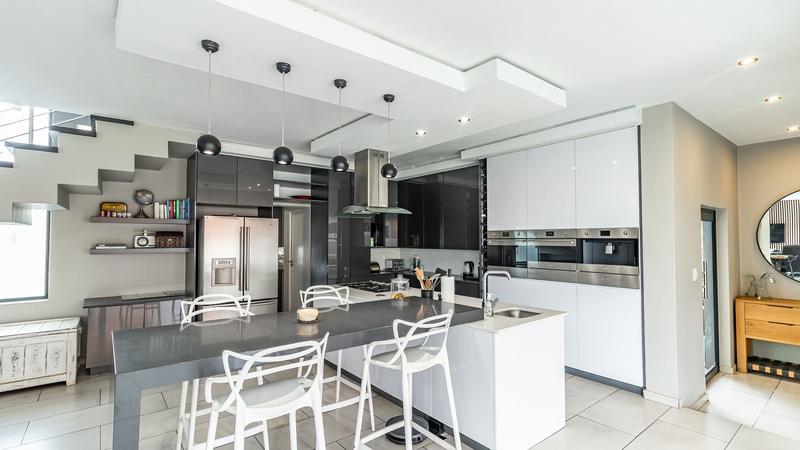 5 Bedroom Property for Sale in Midstream Ridge Gauteng