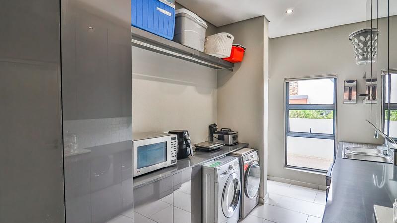 5 Bedroom Property for Sale in Midstream Ridge Gauteng