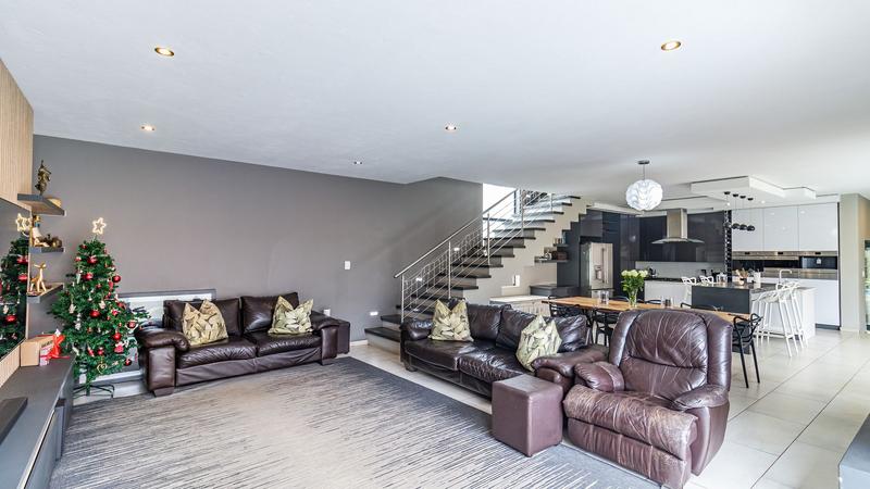 5 Bedroom Property for Sale in Midstream Ridge Gauteng