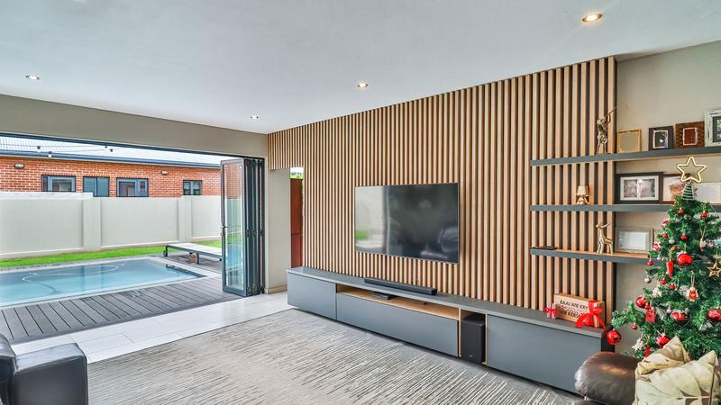 5 Bedroom Property for Sale in Midstream Ridge Gauteng