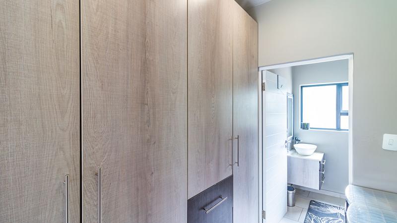 5 Bedroom Property for Sale in Midstream Ridge Gauteng