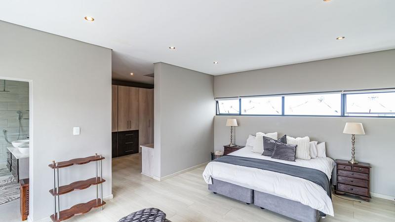 5 Bedroom Property for Sale in Midstream Ridge Gauteng