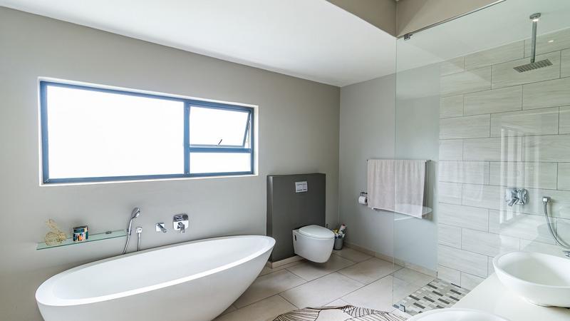 5 Bedroom Property for Sale in Midstream Ridge Gauteng