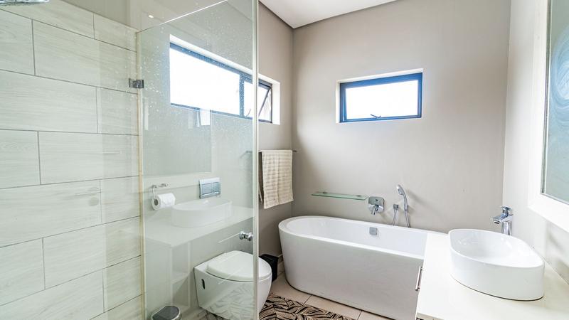 5 Bedroom Property for Sale in Midstream Ridge Gauteng