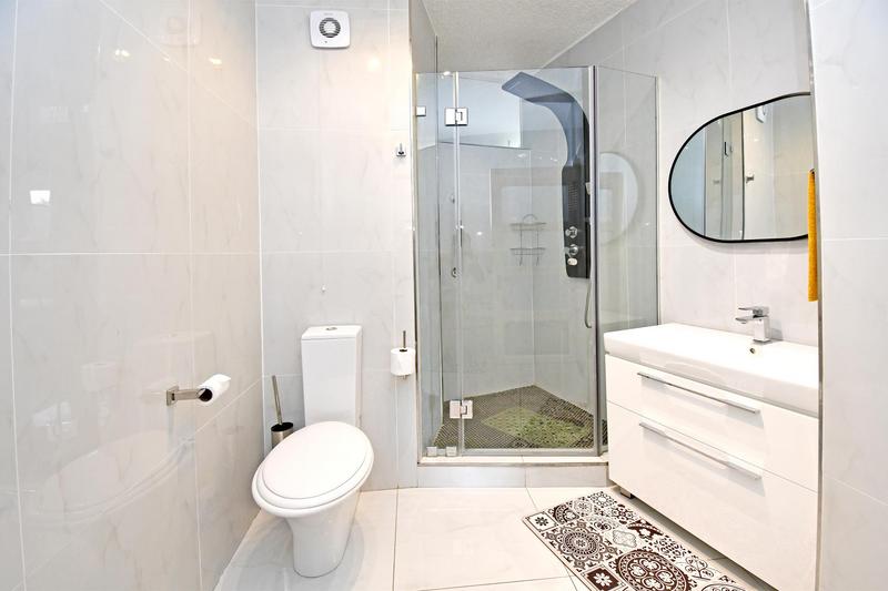 1 Bedroom Property for Sale in Sandhurst Gauteng