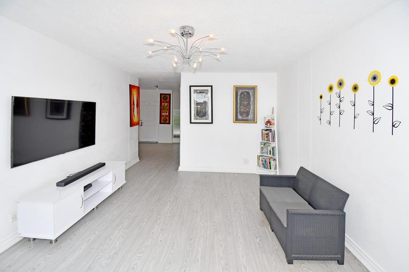 1 Bedroom Property for Sale in Sandhurst Gauteng