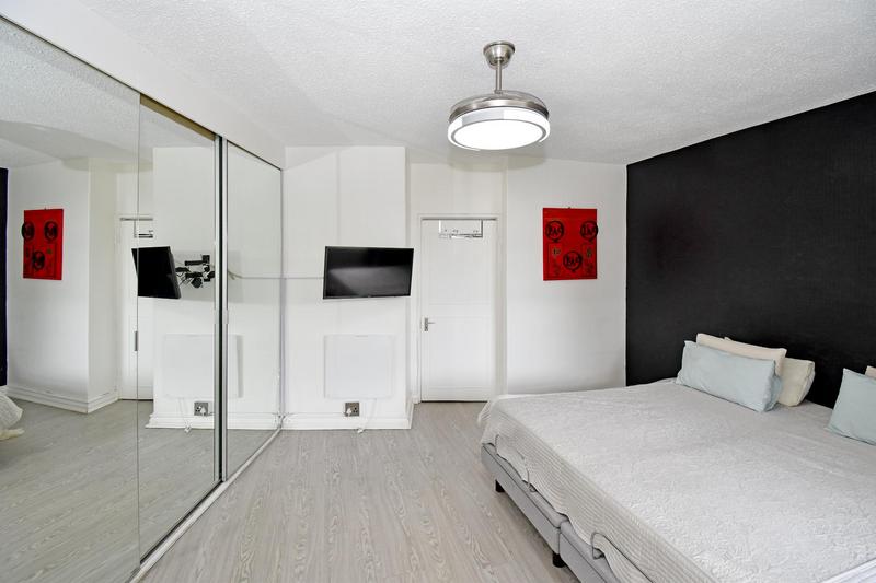 1 Bedroom Property for Sale in Sandhurst Gauteng