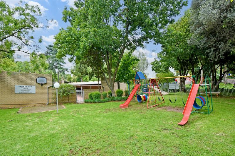 1 Bedroom Property for Sale in Sandhurst Gauteng