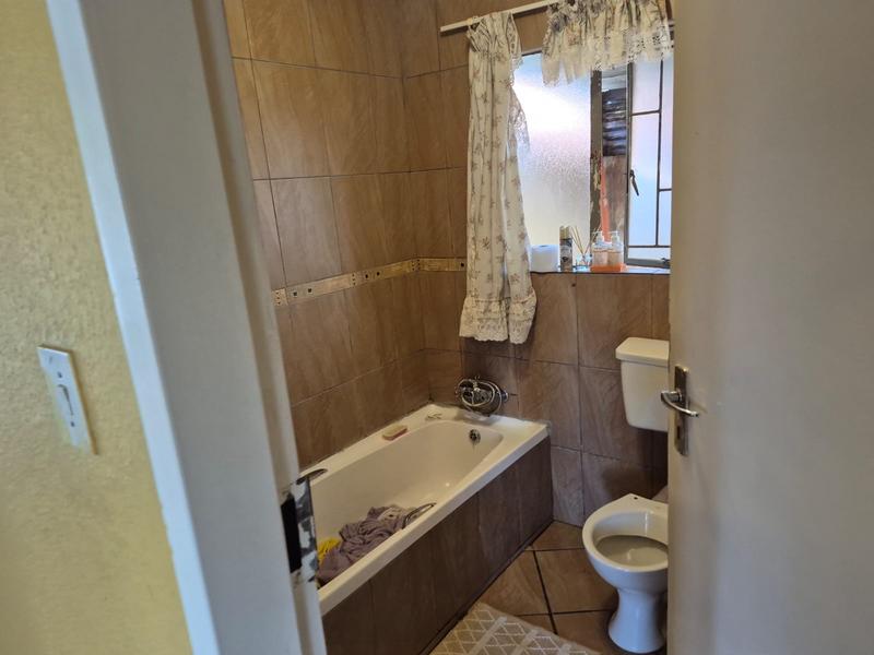 2 Bedroom Property for Sale in Vosloorus Gauteng