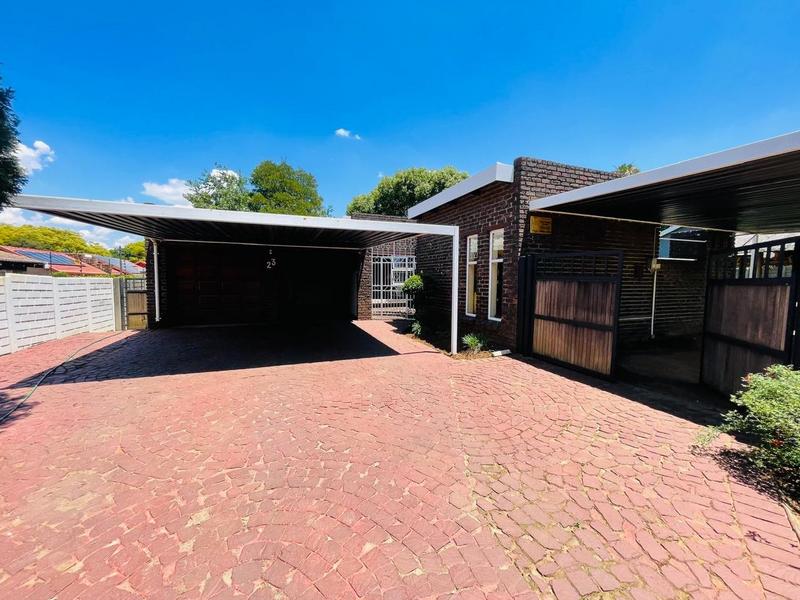 3 Bedroom Property for Sale in Sunward Park Gauteng