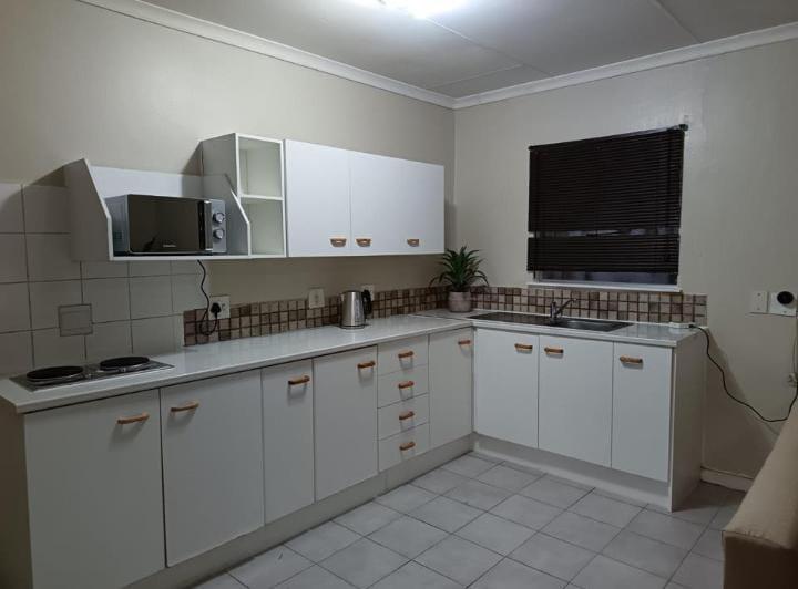To Let 1 Bedroom Property for Rent in Cyrildene Gauteng