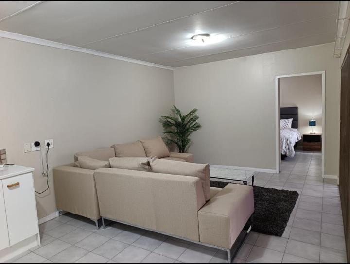To Let 1 Bedroom Property for Rent in Cyrildene Gauteng
