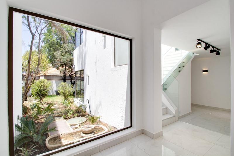 To Let 4 Bedroom Property for Rent in Dainfern Golf Estate Gauteng