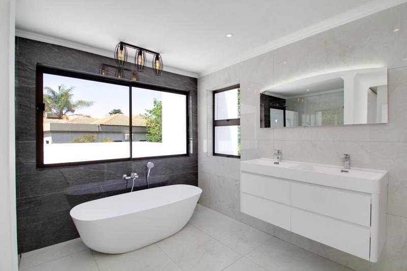 To Let 4 Bedroom Property for Rent in Dainfern Golf Estate Gauteng