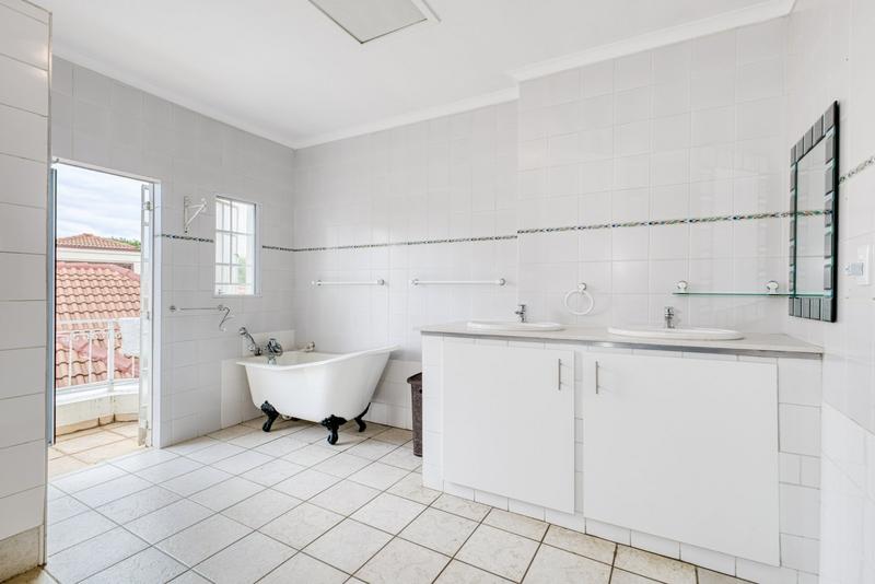 To Let 4 Bedroom Property for Rent in Dainfern Golf Estate Gauteng