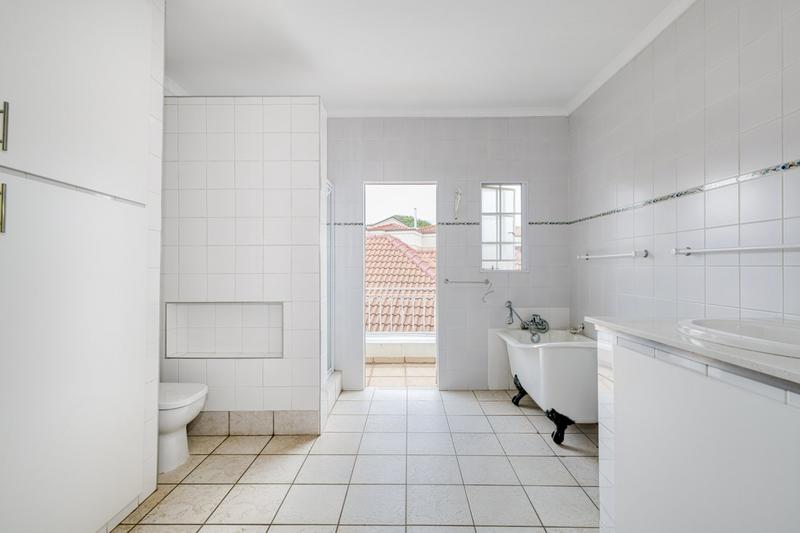 To Let 4 Bedroom Property for Rent in Dainfern Golf Estate Gauteng