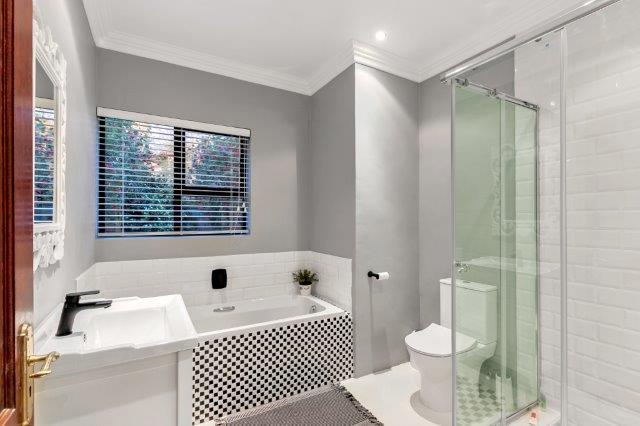 To Let 4 Bedroom Property for Rent in Dainfern Valley Gauteng