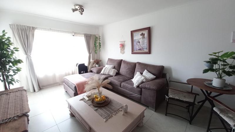 To Let 2 Bedroom Property for Rent in Glen Marais Gauteng