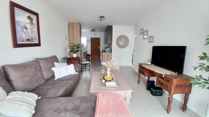 To Let 2 Bedroom Property for Rent in Glen Marais Gauteng