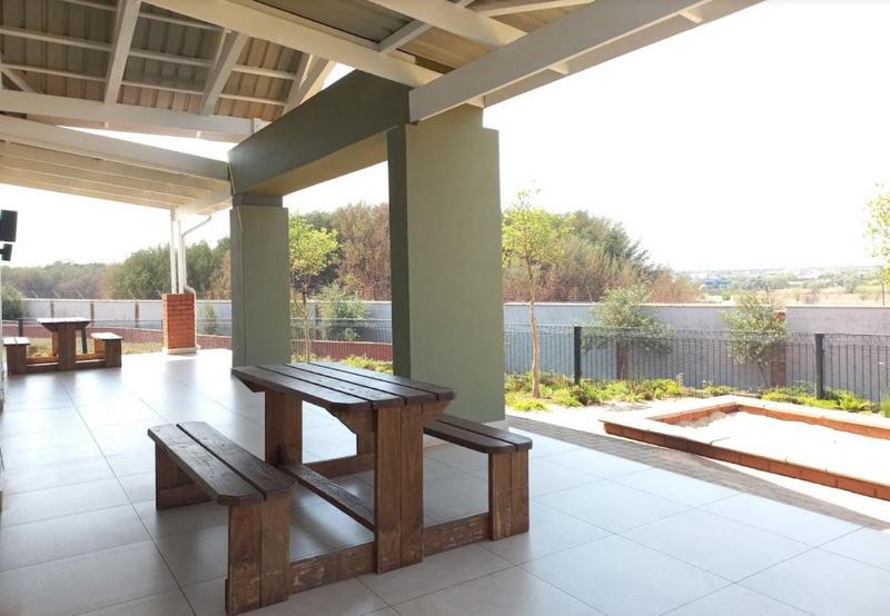 To Let 2 Bedroom Property for Rent in Glen Marais Gauteng