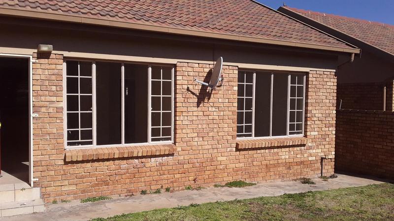 2 Bedroom Property for Sale in Amberfield Crest Estate Gauteng